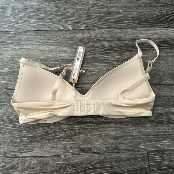 SKIMS Light Beige Bra - Picture 2 of 3